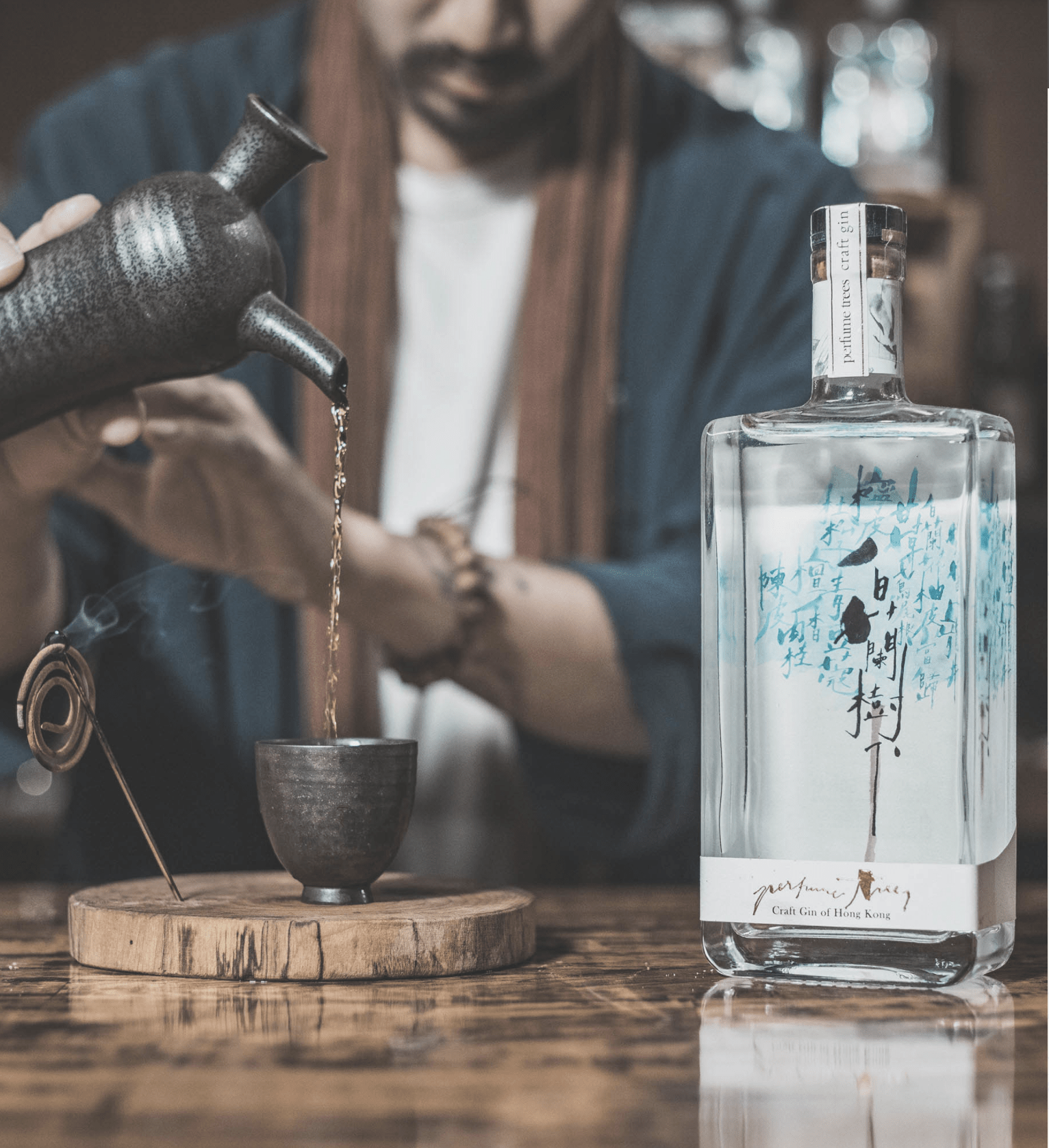 「百蘭物語，樹下的氈酒」透過蒸餾器向全世界輕聲訴說——我們這一代人的香港故事