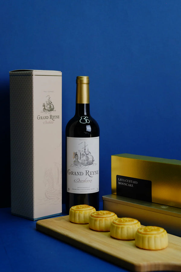 【早鳥優惠】望月 x Pinewood Wine 中秋尊貴聯乘套裝｜流心奶黃月餅 (4件裝) ＆ 法國波爾多金龍船紅酒 (750ml) 禮券